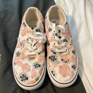 Súper cute flower vans, white pink black & grey worn 3 times perfect condition.